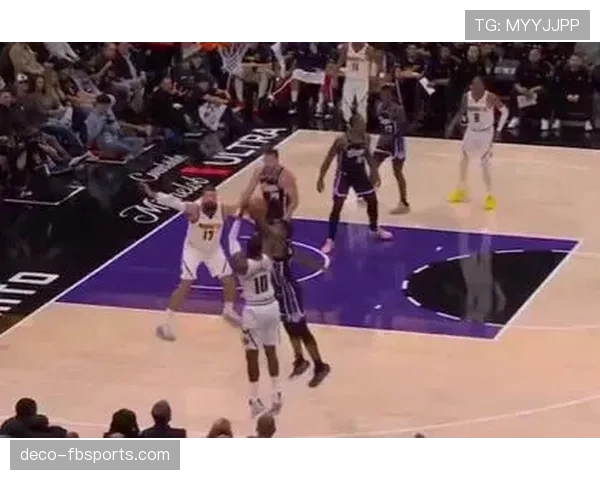 哈达威无球跑动拉开空间，改变球队进攻结构