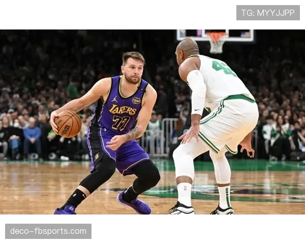 塔图姆利用挡拆错位提升得分效率对比东契奇进攻选择更平稳