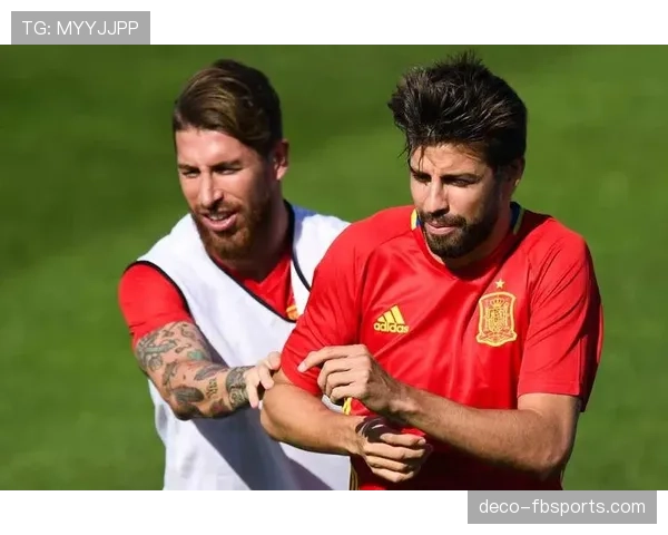 皮克与拉莫斯在高位逼抢下防守偏向体系分散趋势